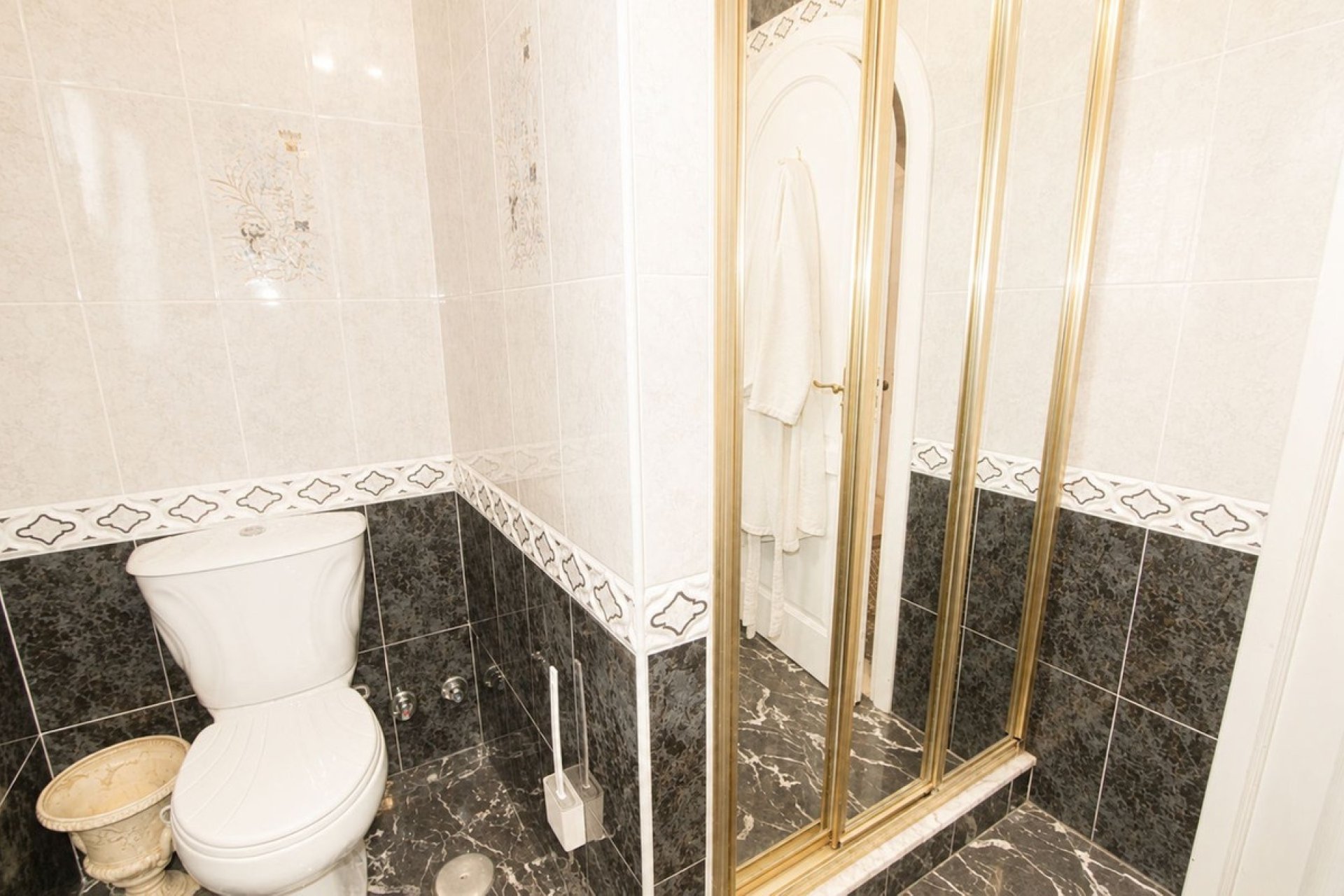 Resale - Villa -
Elviria - Costa del Sol
