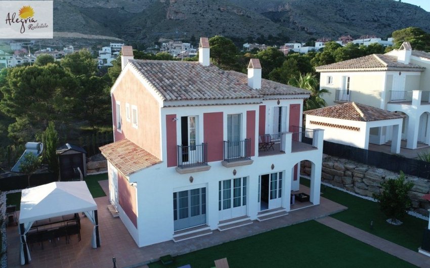 Resale - Villa -
Finestrat - Sierra Cortina