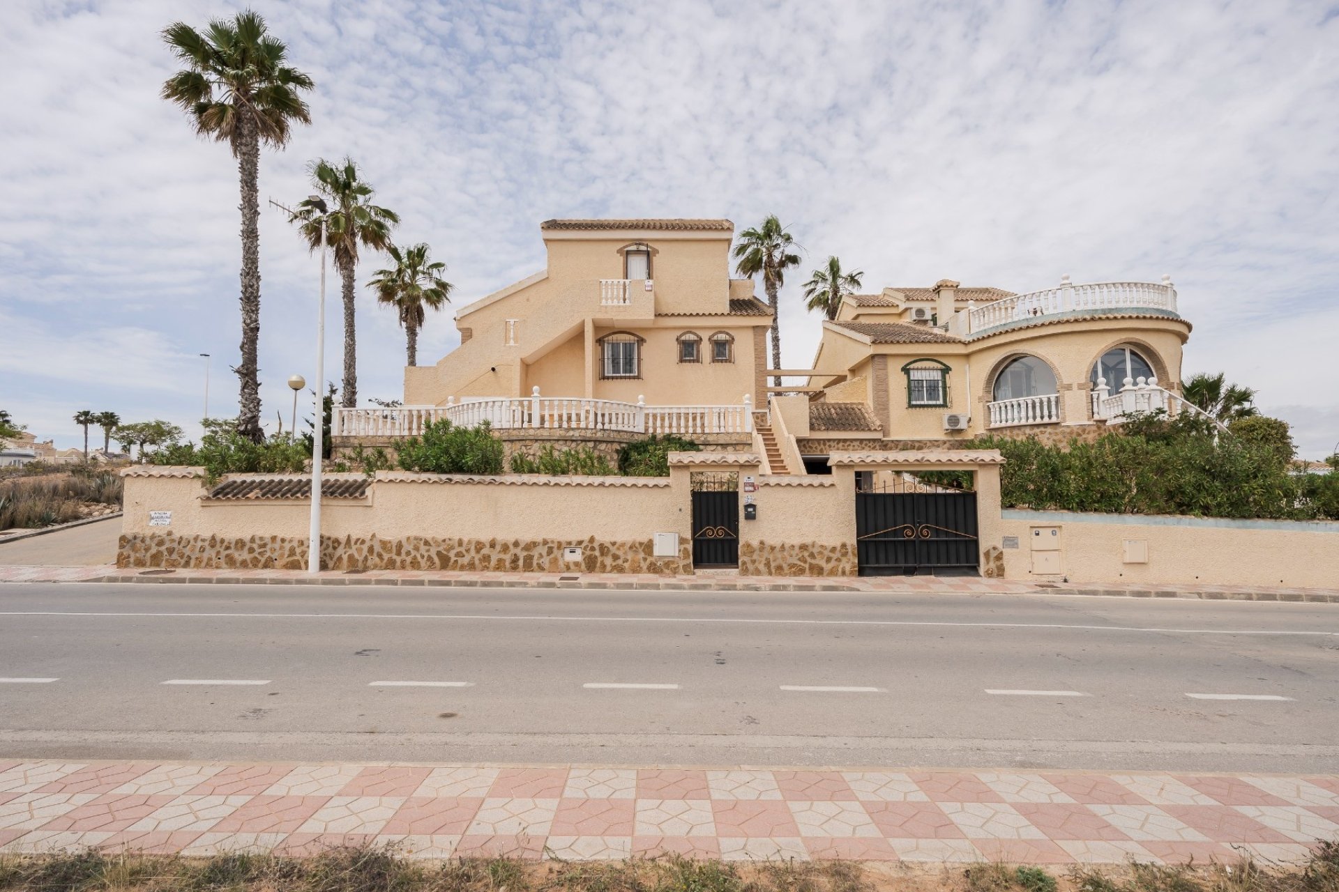 Resale - Villa -
Gran Alacant - Monte y Mar