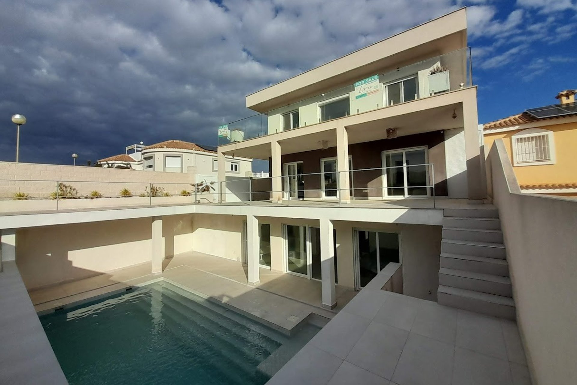 Resale - Villa -
Gran Alacant