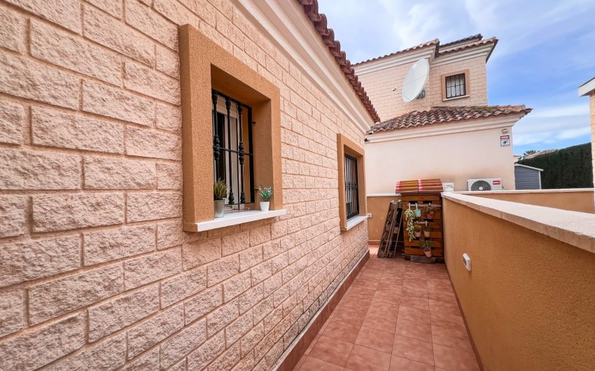 Resale - Villa -
Guardamar del Segura - El Raso