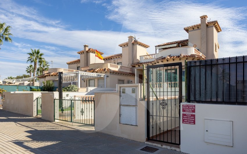 Resale - Villa -
Guardamar del Segura - El Raso