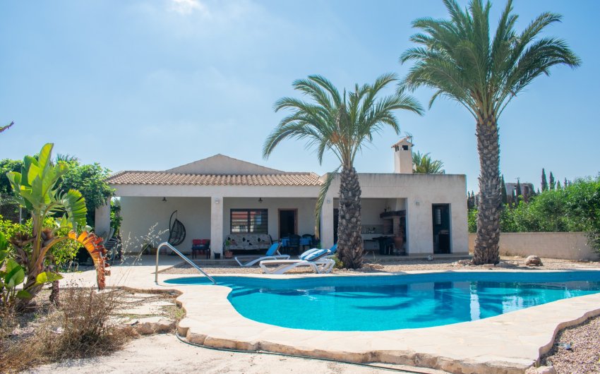 Resale - Villa -
Guardamar del Segura - El Raso