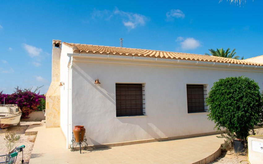 Resale - Villa -
Guardamar del Segura - El Raso