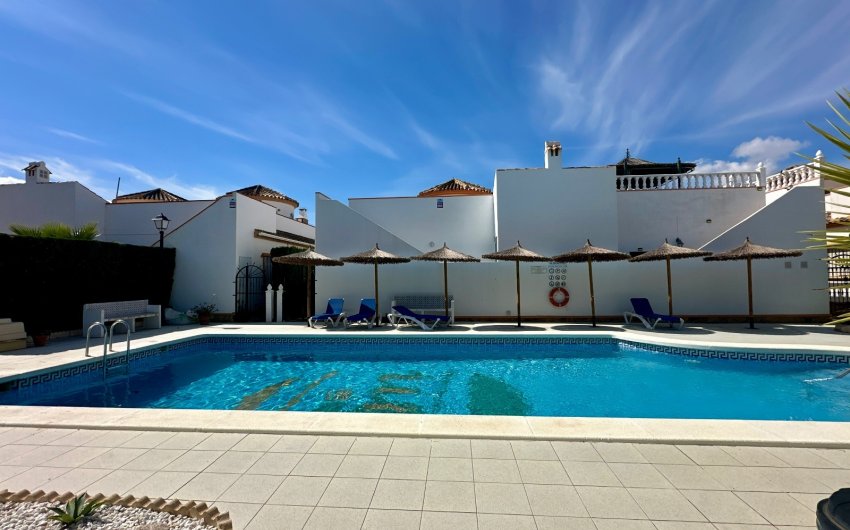 Resale - Villa -
Guardamar del Segura - El Raso