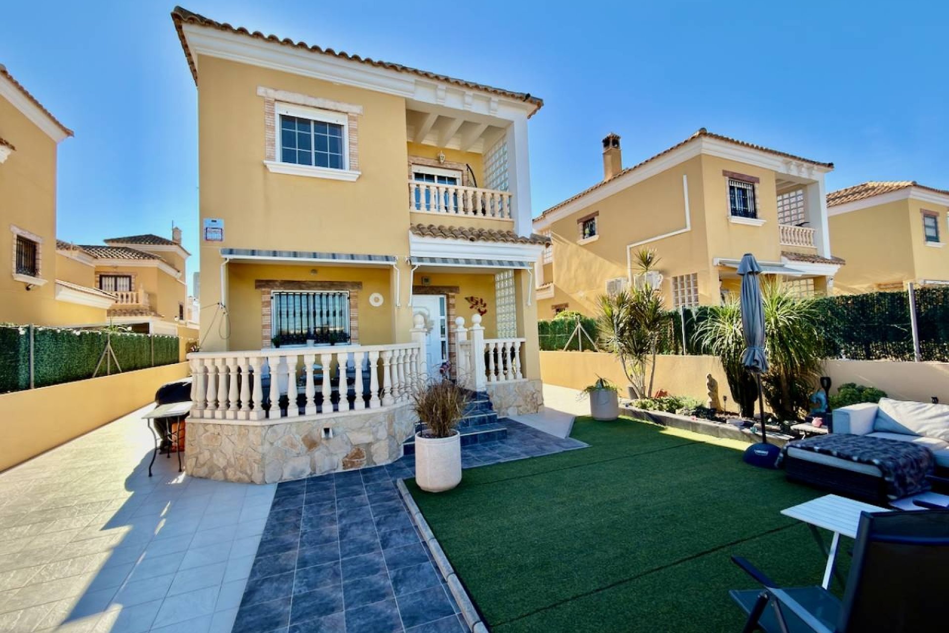 Resale - Villa -
Guardamar del Segura - El Raso