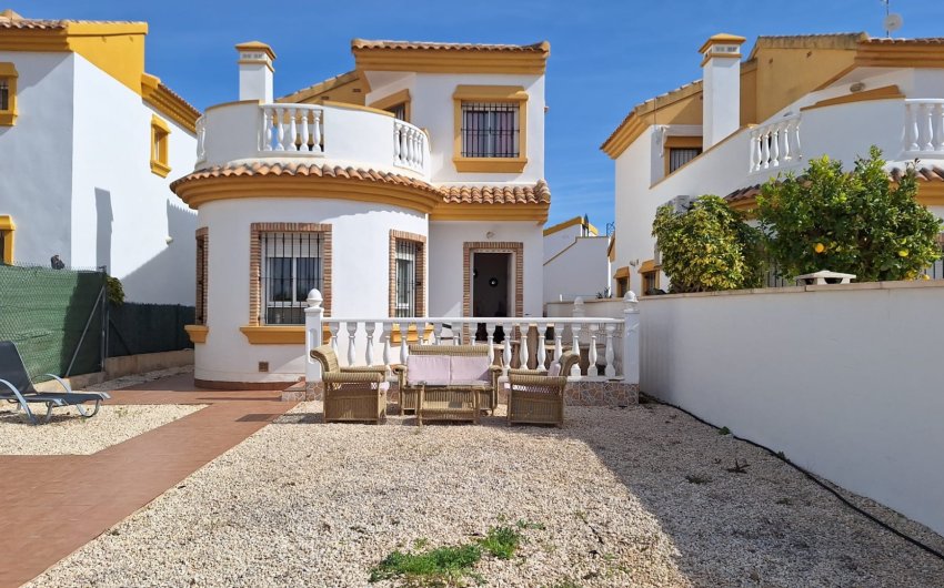 Resale - Villa -
Guardamar del Segura - El Raso