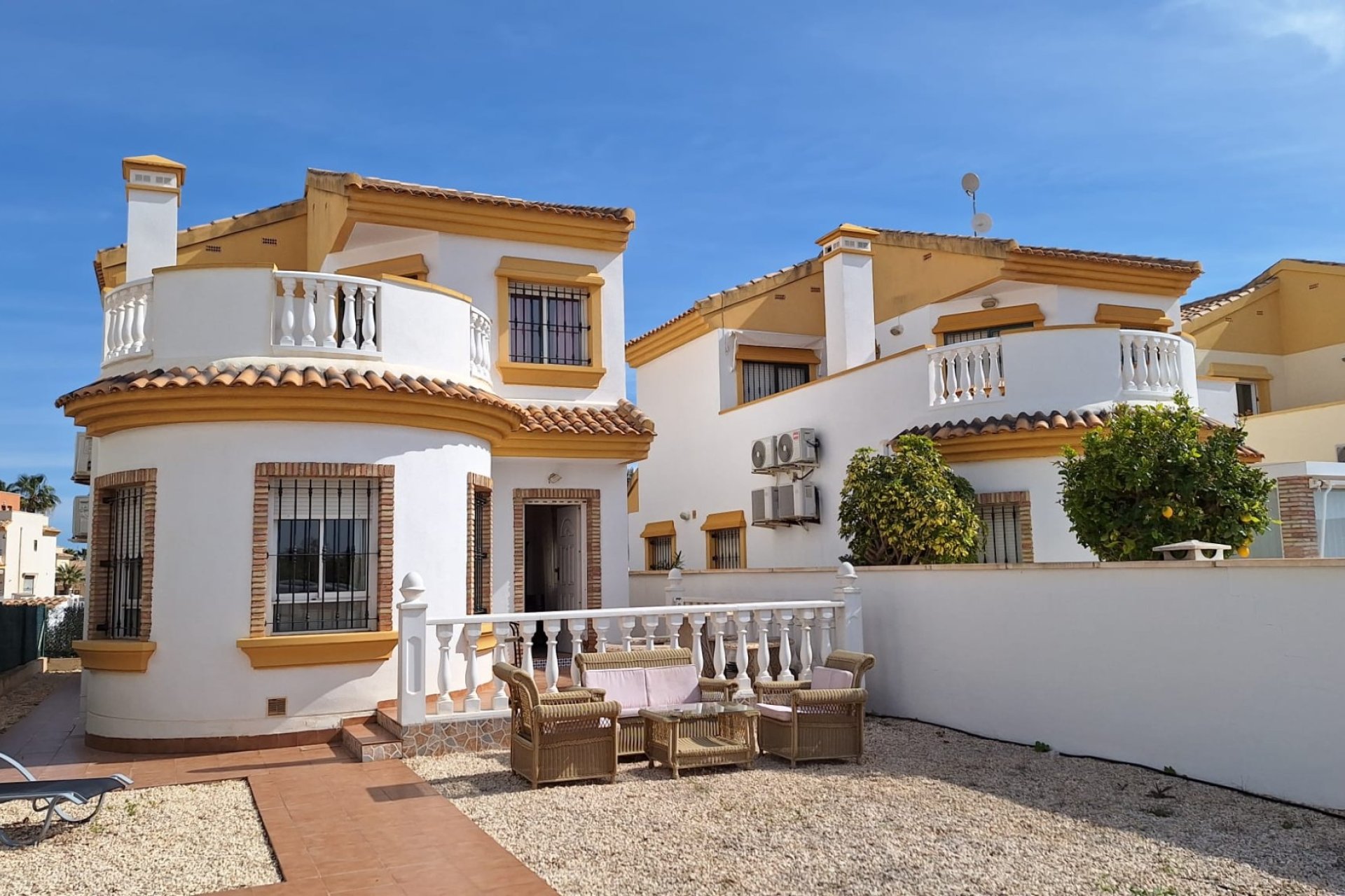 Resale - Villa -
Guardamar del Segura - El Raso