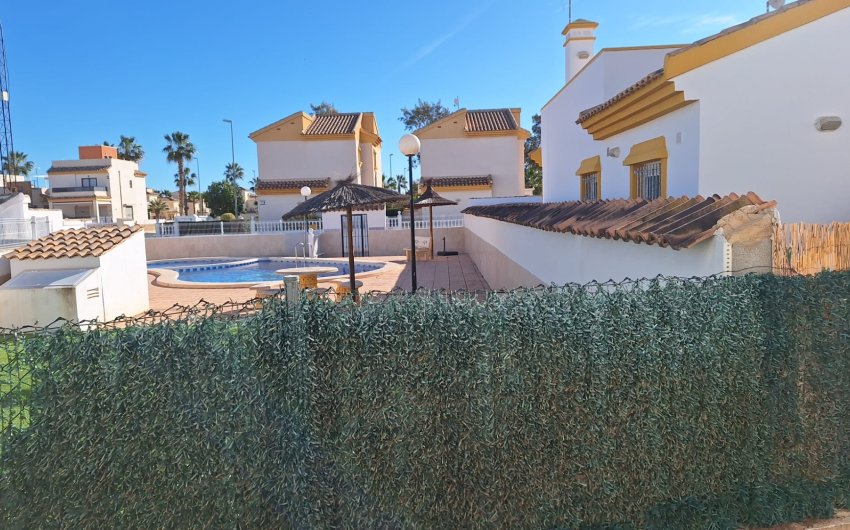 Resale - Villa -
Guardamar del Segura - El Raso