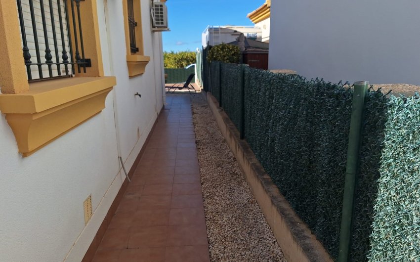 Resale - Villa -
Guardamar del Segura - El Raso