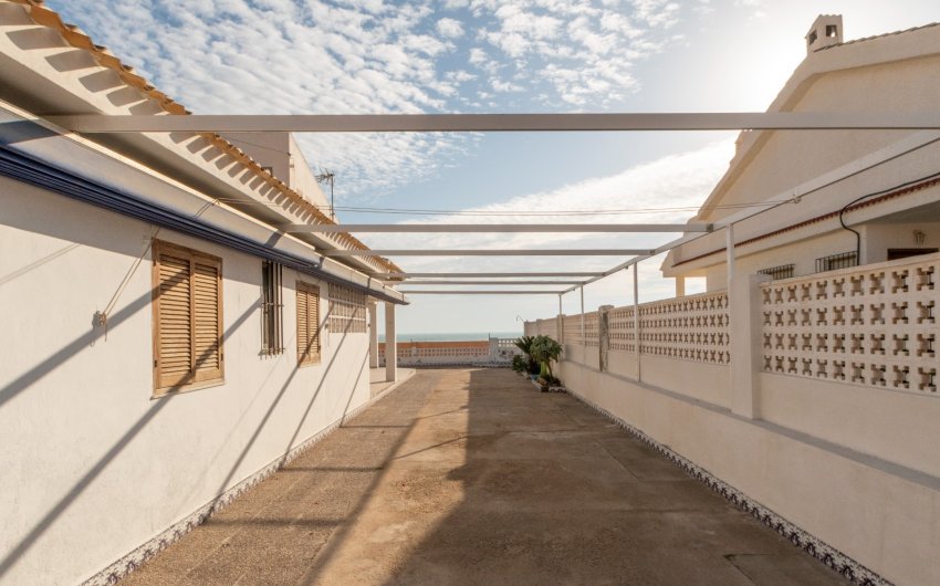 Resale - Villa -
Guardamar del Segura