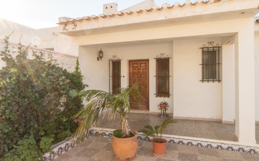 Resale - Villa -
Guardamar del Segura