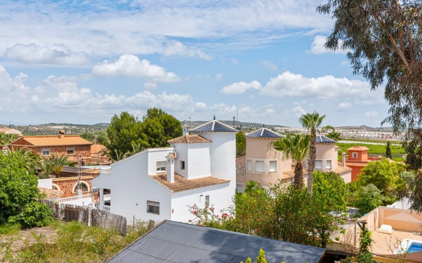 Resale - Villa -
Jacarilla - Inland