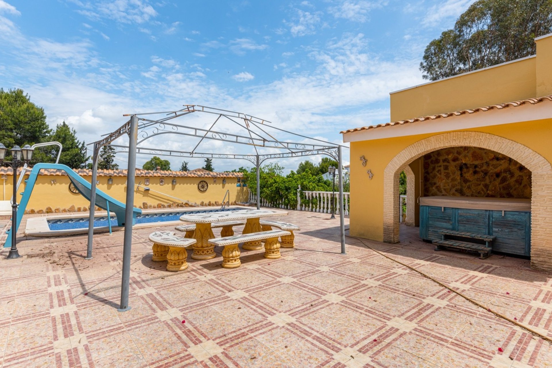 Resale - Villa -
Jacarilla - Inland