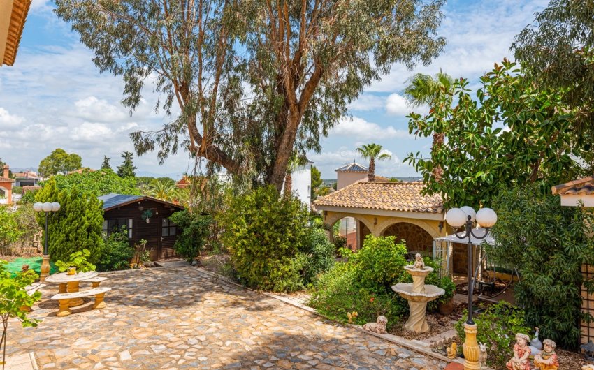 Resale - Villa -
Jacarilla - Inland