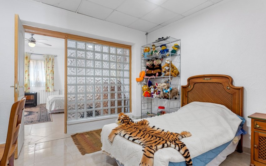 Resale - Villa -
Jacarilla - Inland