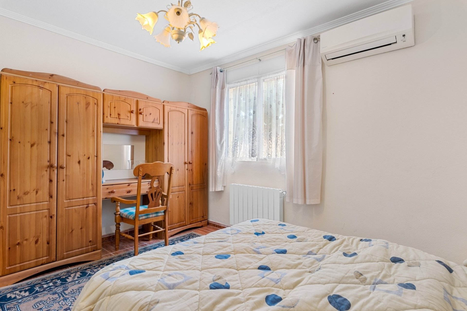 Resale - Villa -
Jacarilla - Inland