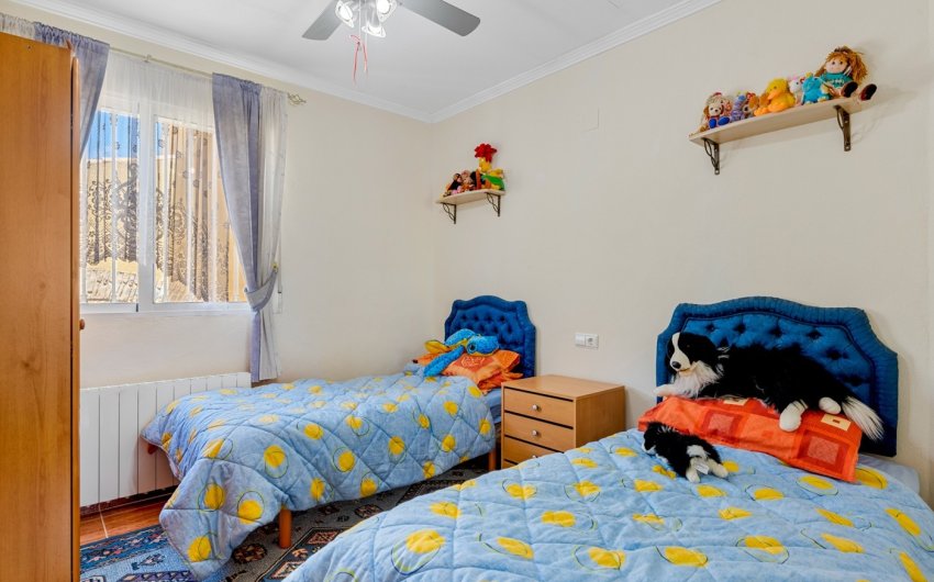 Resale - Villa -
Jacarilla - Inland