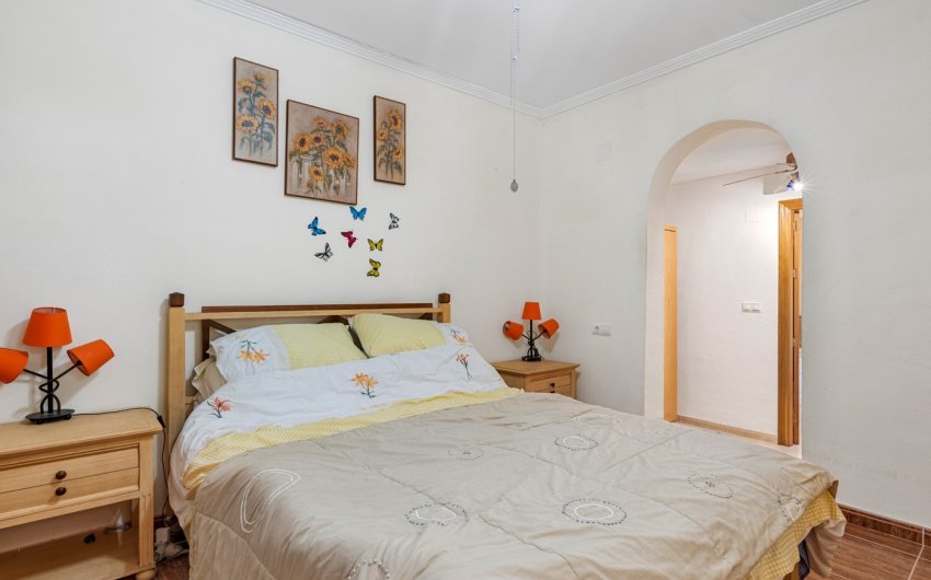 Resale - Villa -
Jacarilla - Inland