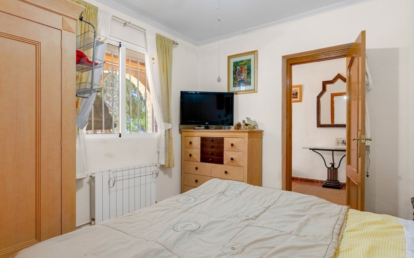 Resale - Villa -
Jacarilla - Inland