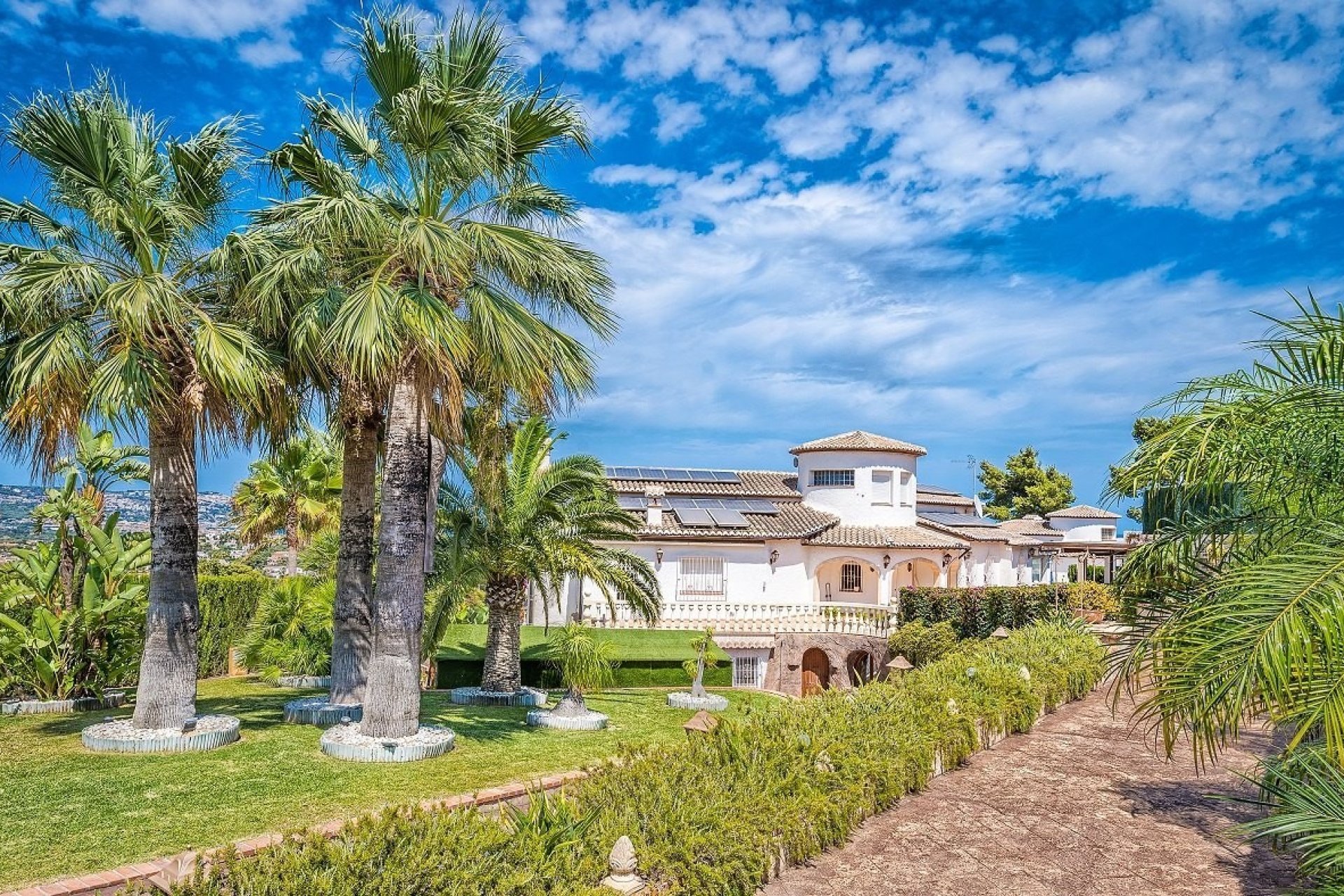 Resale - Villa -
Jávea - Montgó