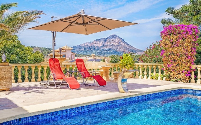 Resale - Villa -
Jávea - Montgó