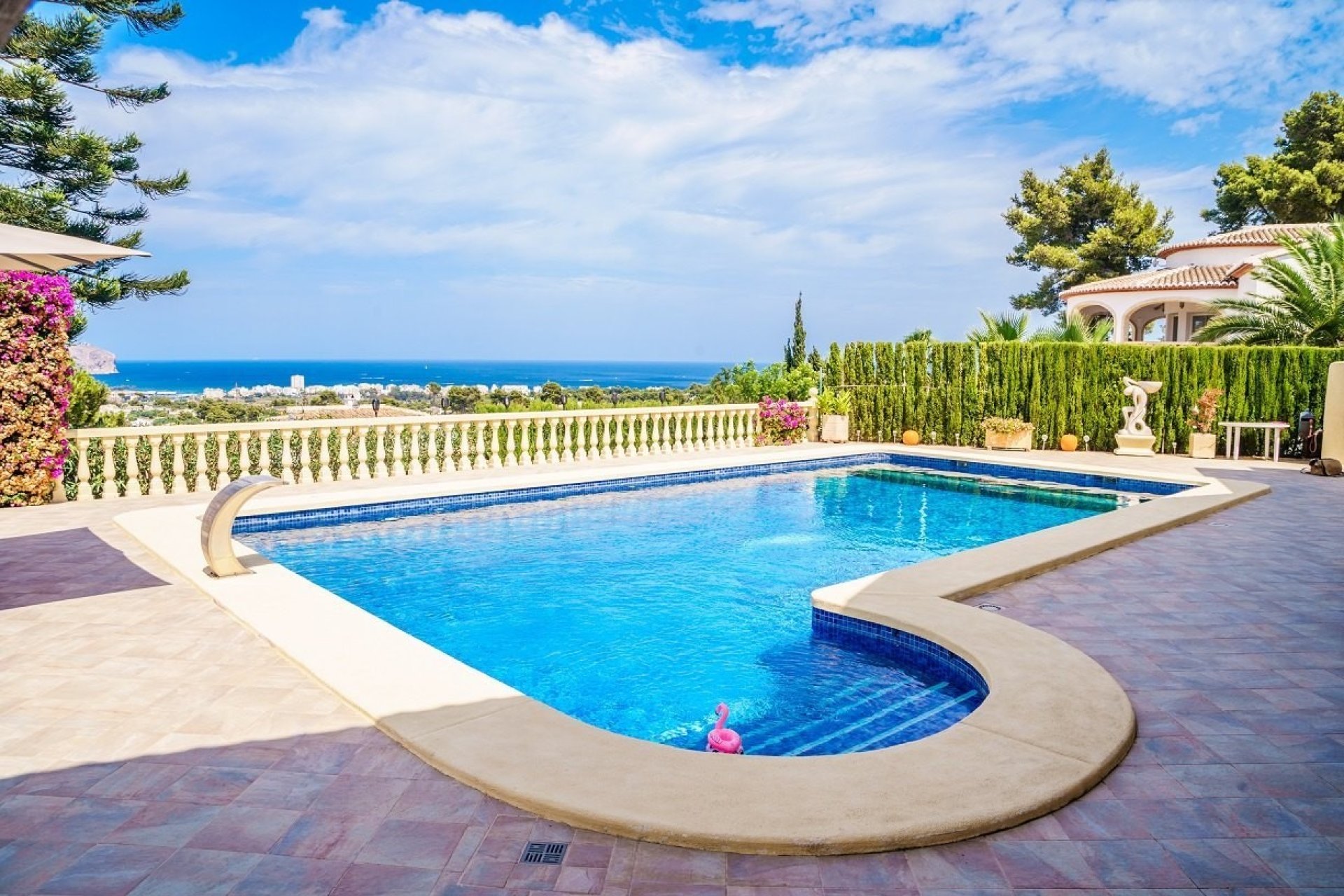 Resale - Villa -
Jávea - Montgó