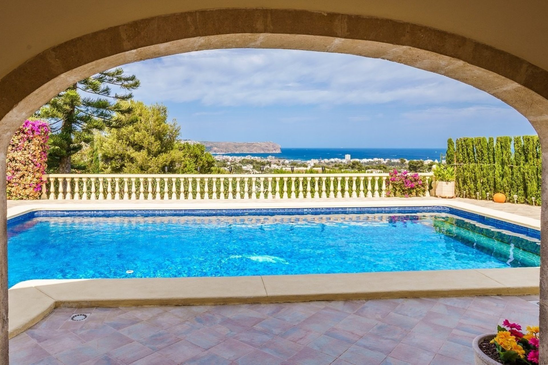 Resale - Villa -
Jávea - Montgó