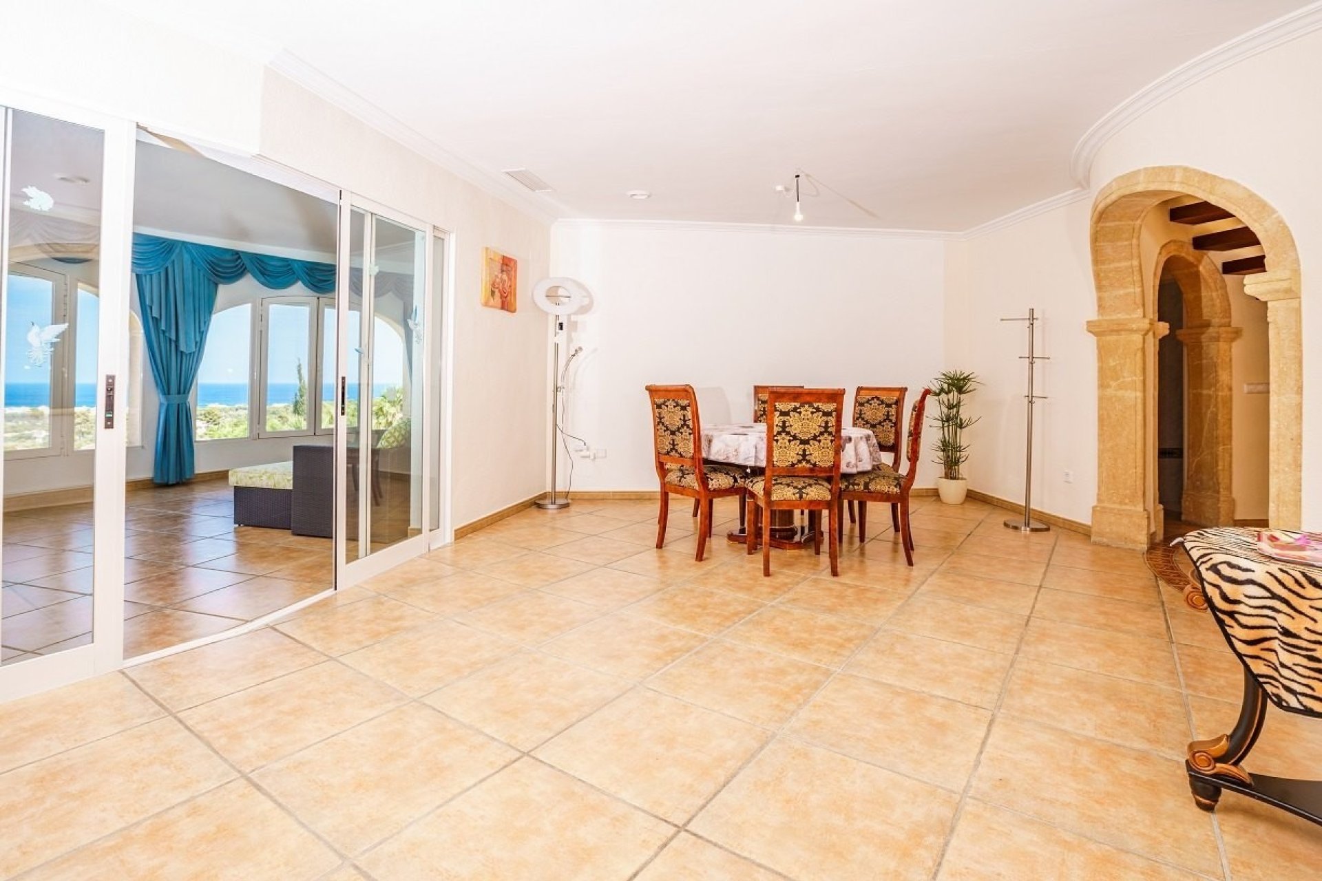 Resale - Villa -
Jávea - Montgó