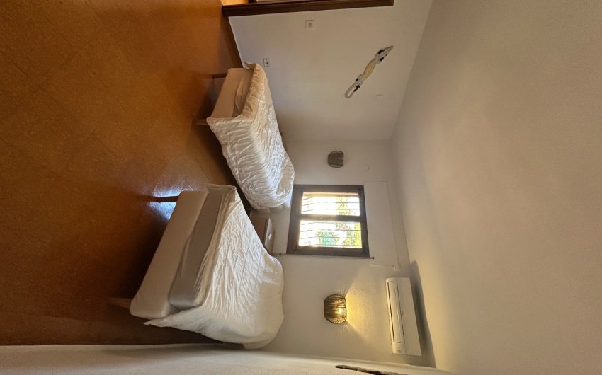 Resale - Villa -
Jávea - Montgó