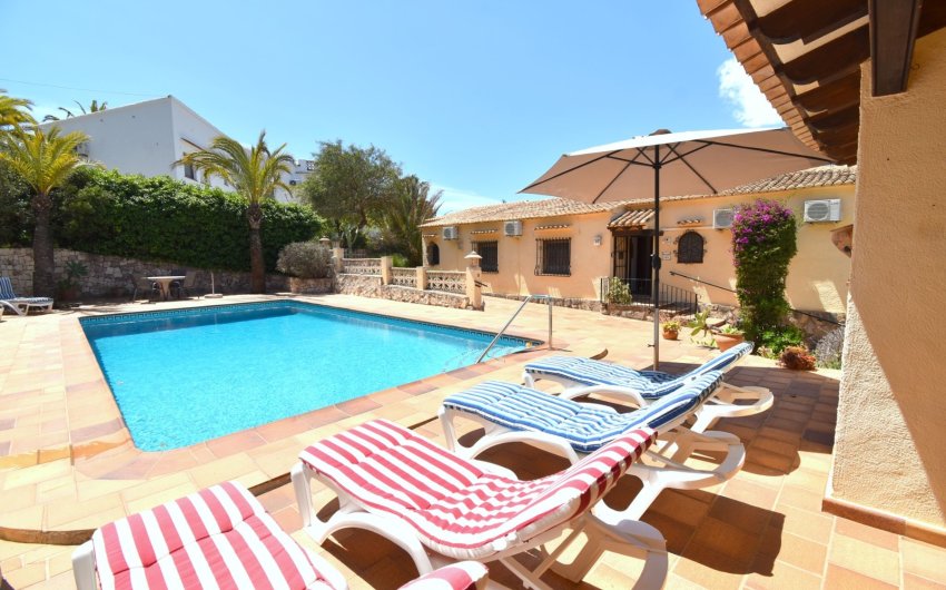 Resale - Villa -
Jávea - Montgó