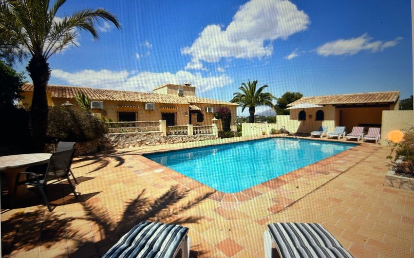 Resale - Villa -
Jávea - Montgó