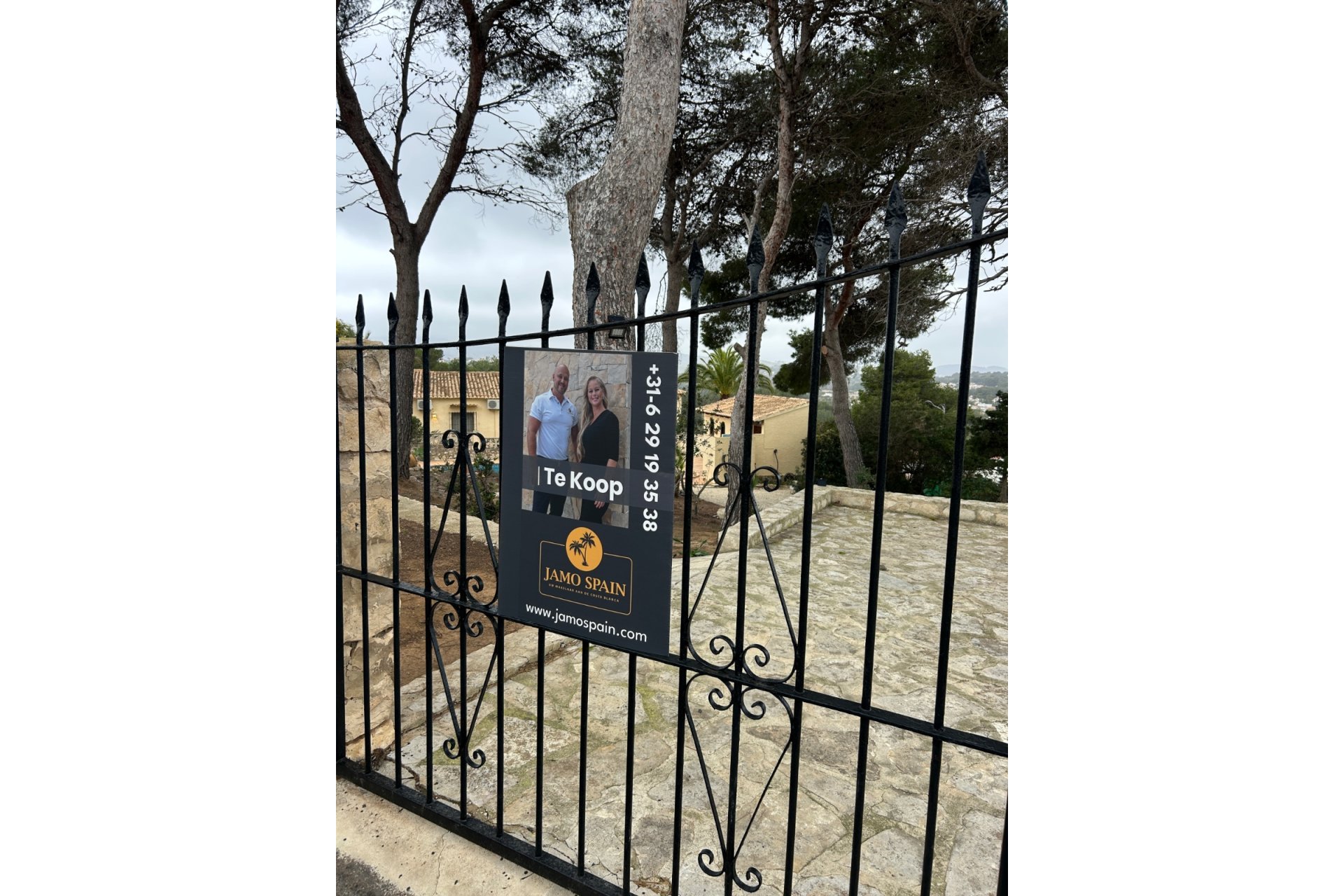 Resale - Villa -
Jávea - Montgó