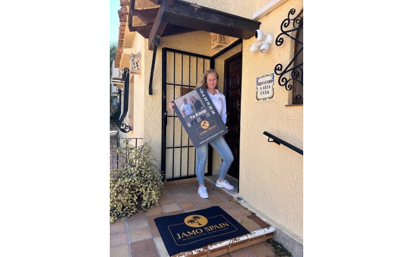 Resale - Villa -
Jávea - Montgó