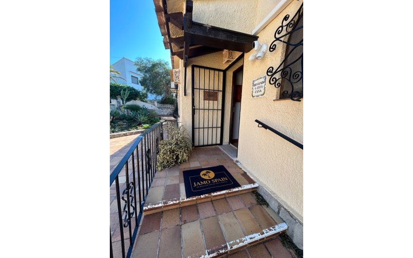 Resale - Villa -
Jávea - Montgó