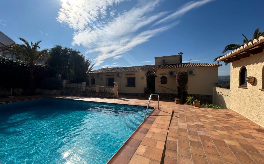 Resale - Villa -
Jávea - Montgó
