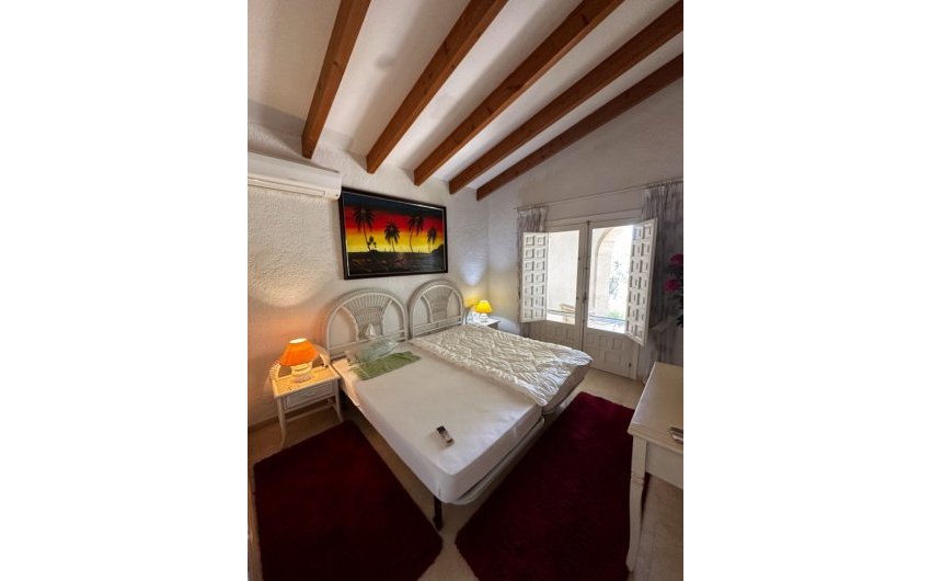 Resale - Villa -
Jávea - Montgó