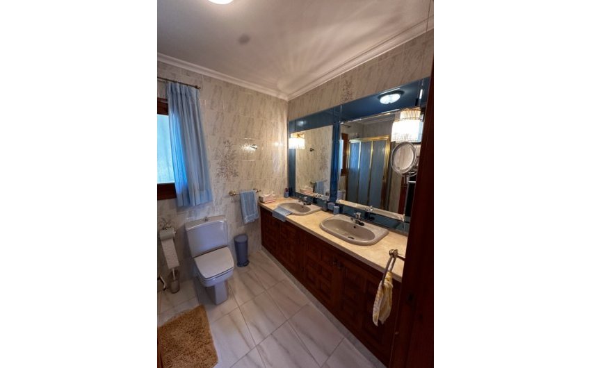 Resale - Villa -
Jávea - Montgó