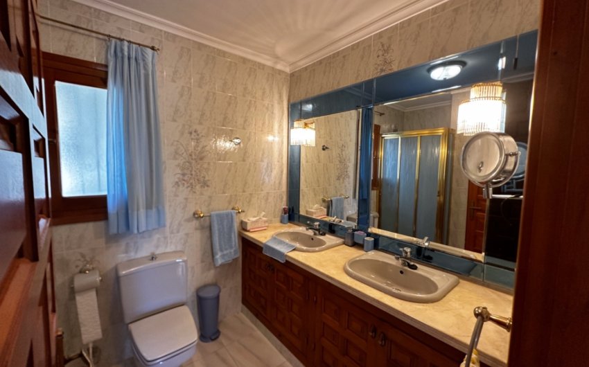 Resale - Villa -
Jávea - Montgó