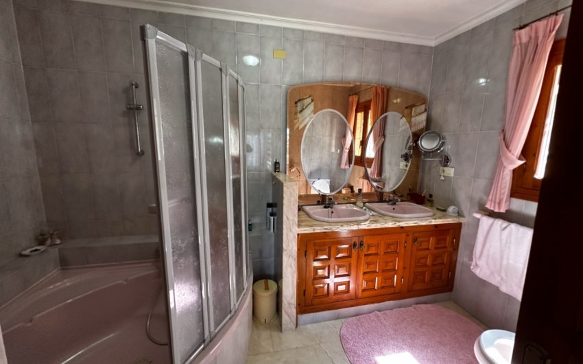 Resale - Villa -
Jávea - Montgó