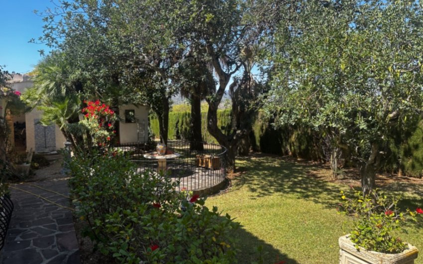 Resale - Villa -
Jávea - Montgó