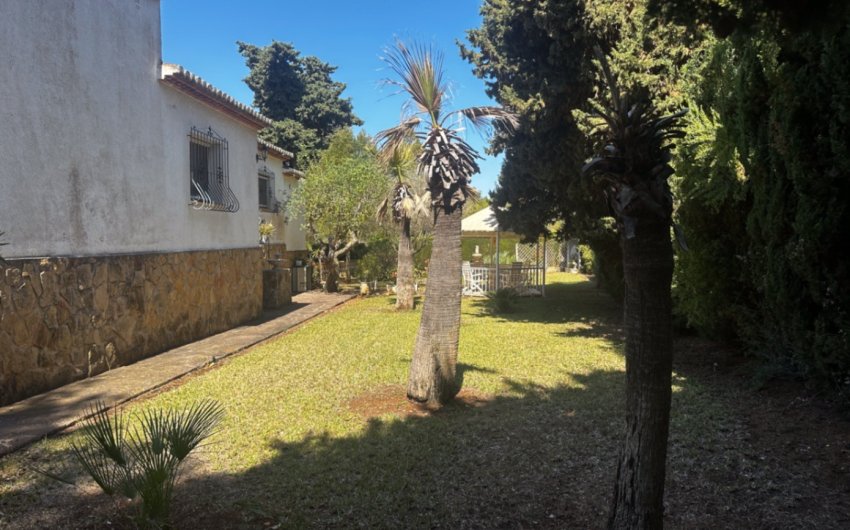 Resale - Villa -
Jávea - Montgó