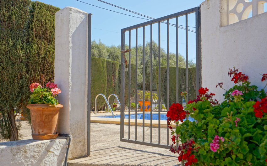 Resale - Villa -
Jávea - Tarraula