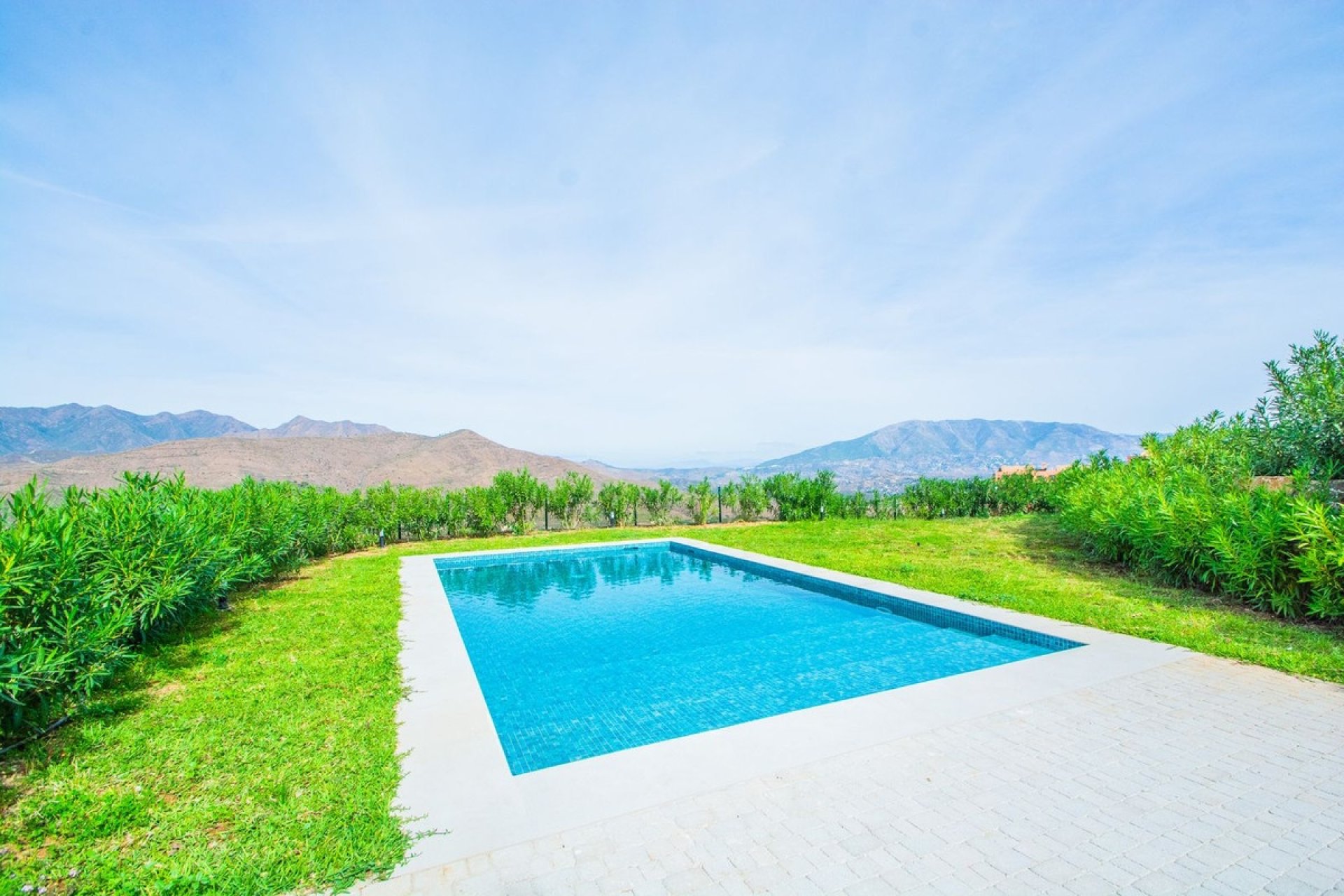 Resale - Villa -
La Mairena - Inland
