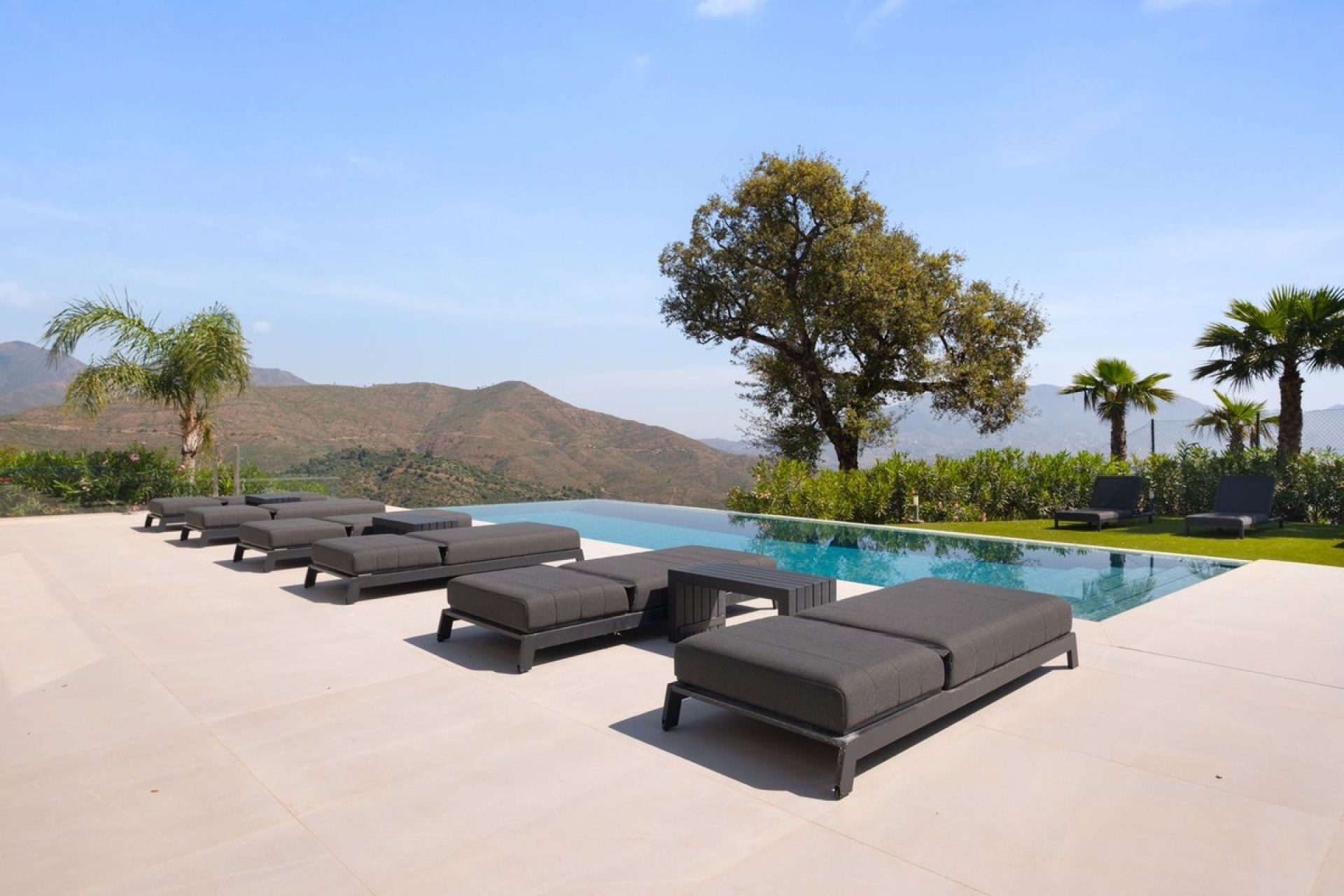 Resale - Villa -
La Mairena - Inland