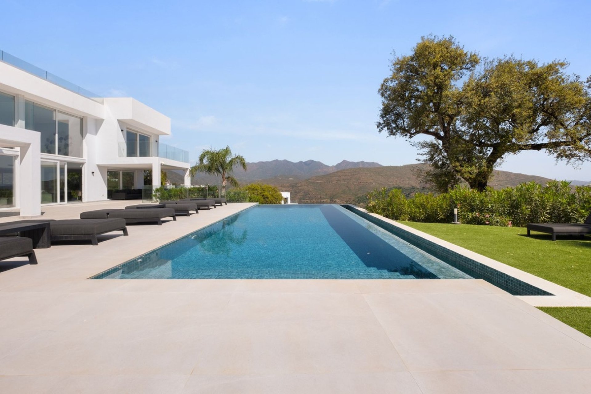 Resale - Villa -
La Mairena - Inland