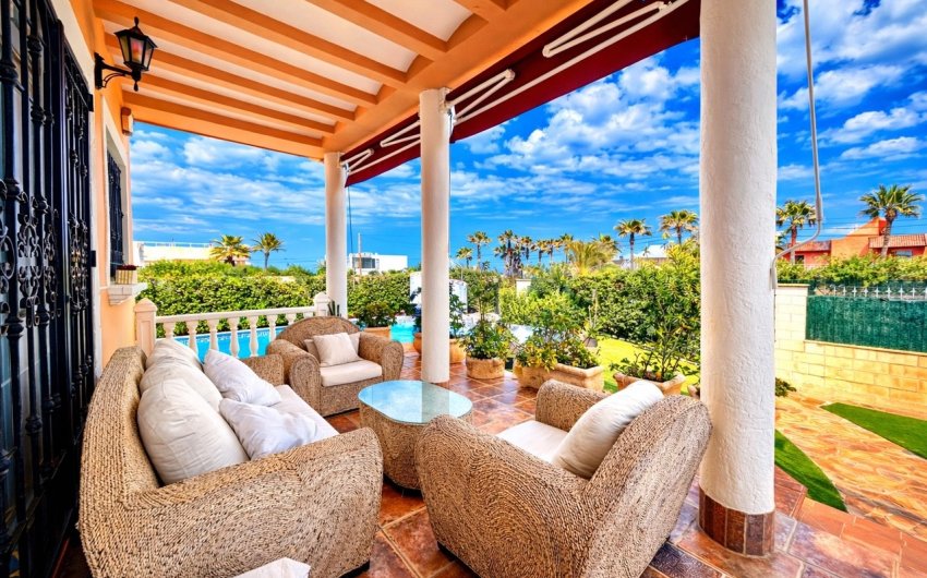 Resale - Villa -
La Mata - Costa Blanca