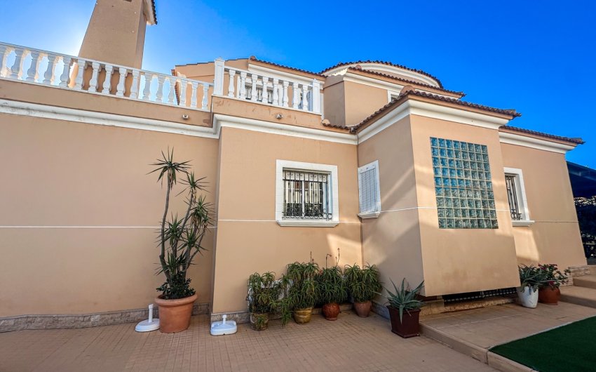 Resale - Villa -
La Mata - Costa Blanca