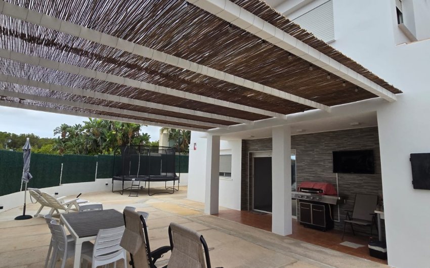 Resale - Villa -
La Nucía - Convent De Les Montjes