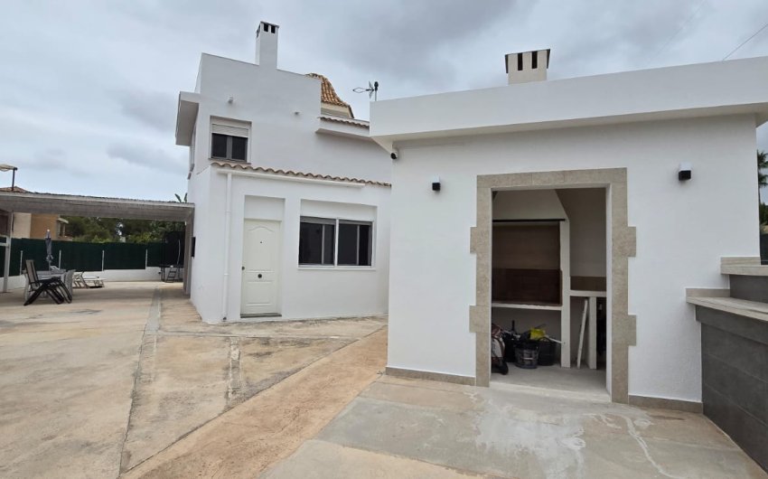 Resale - Villa -
La Nucía - Convent De Les Montjes